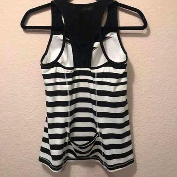 NWOT. Athleta striped top size small - Picture 5 of 7